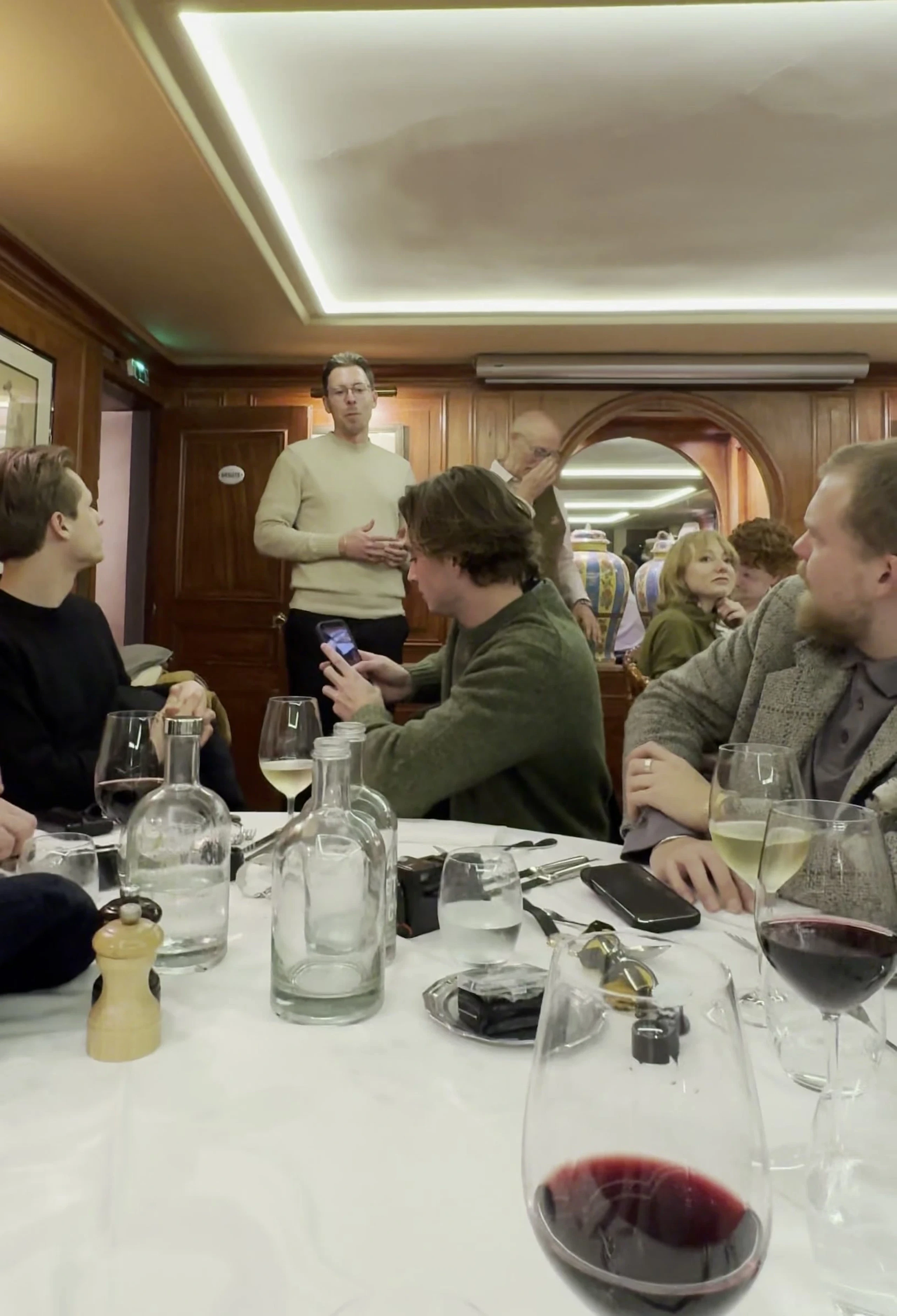 Dealers around a dinner table at a member dinner
